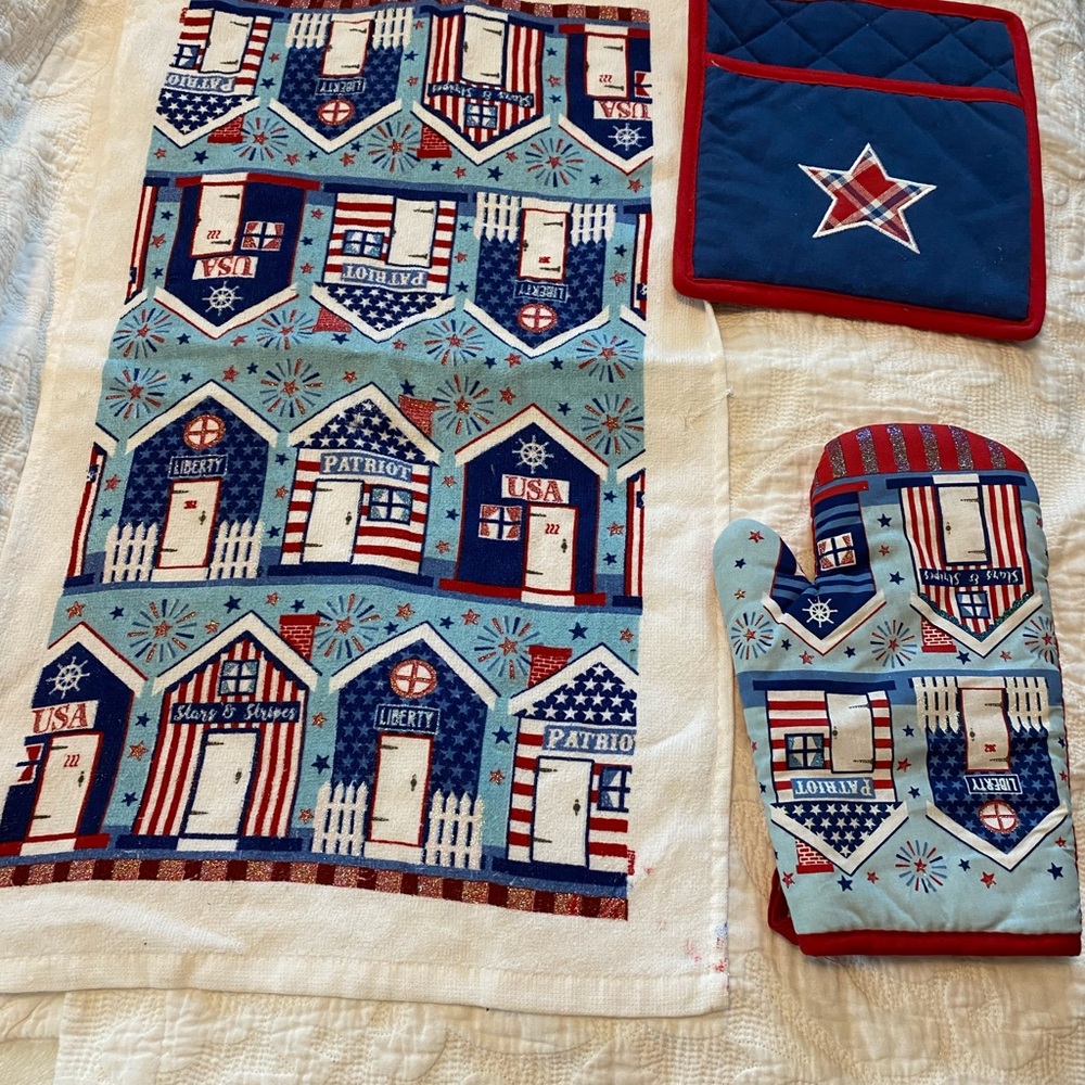 4th of July pot holders and kitchen towel set.